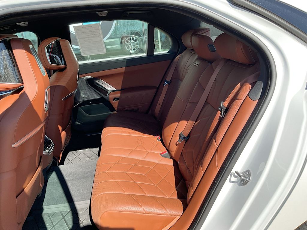 2024 BMW i7 xDrive60 23