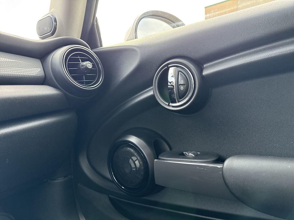 Thumbnail: 2015 MINI Cooper - 38