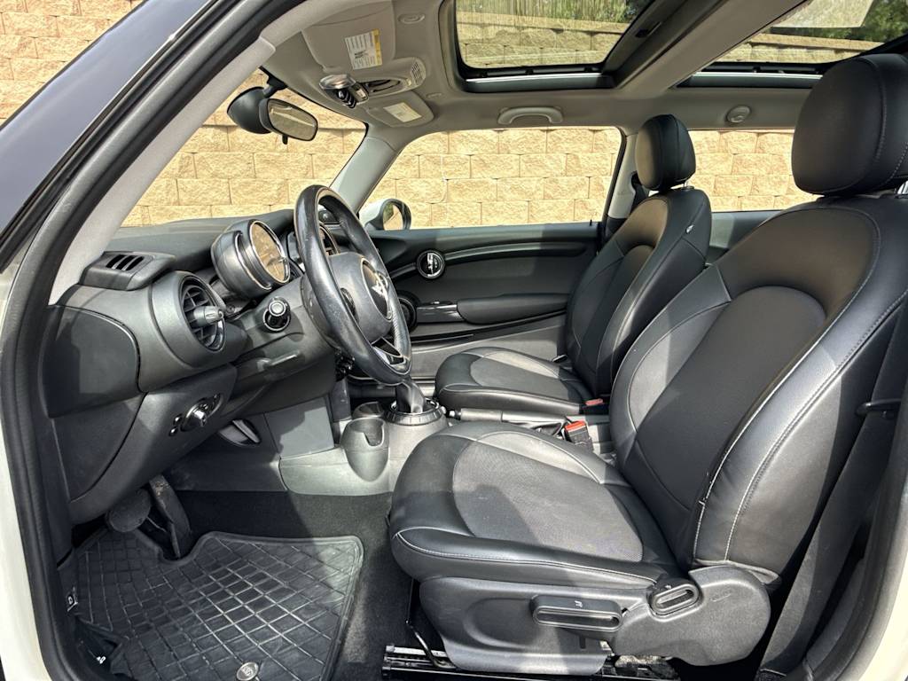 Thumbnail: 2015 MINI Cooper - 11