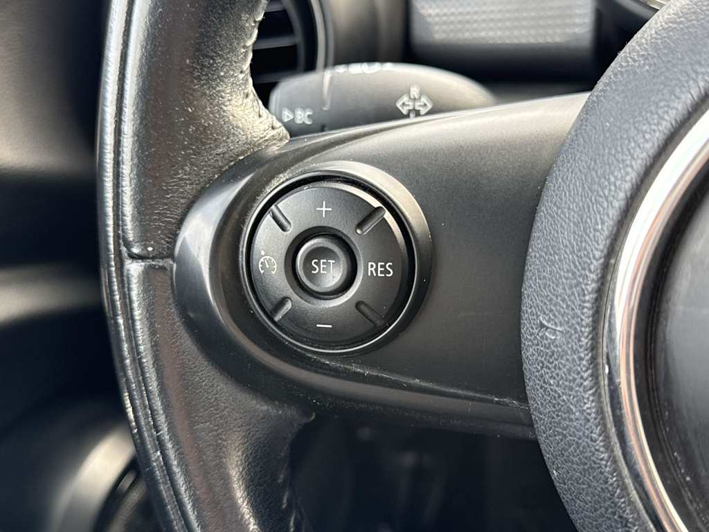 Thumbnail: 2015 MINI Cooper - 31