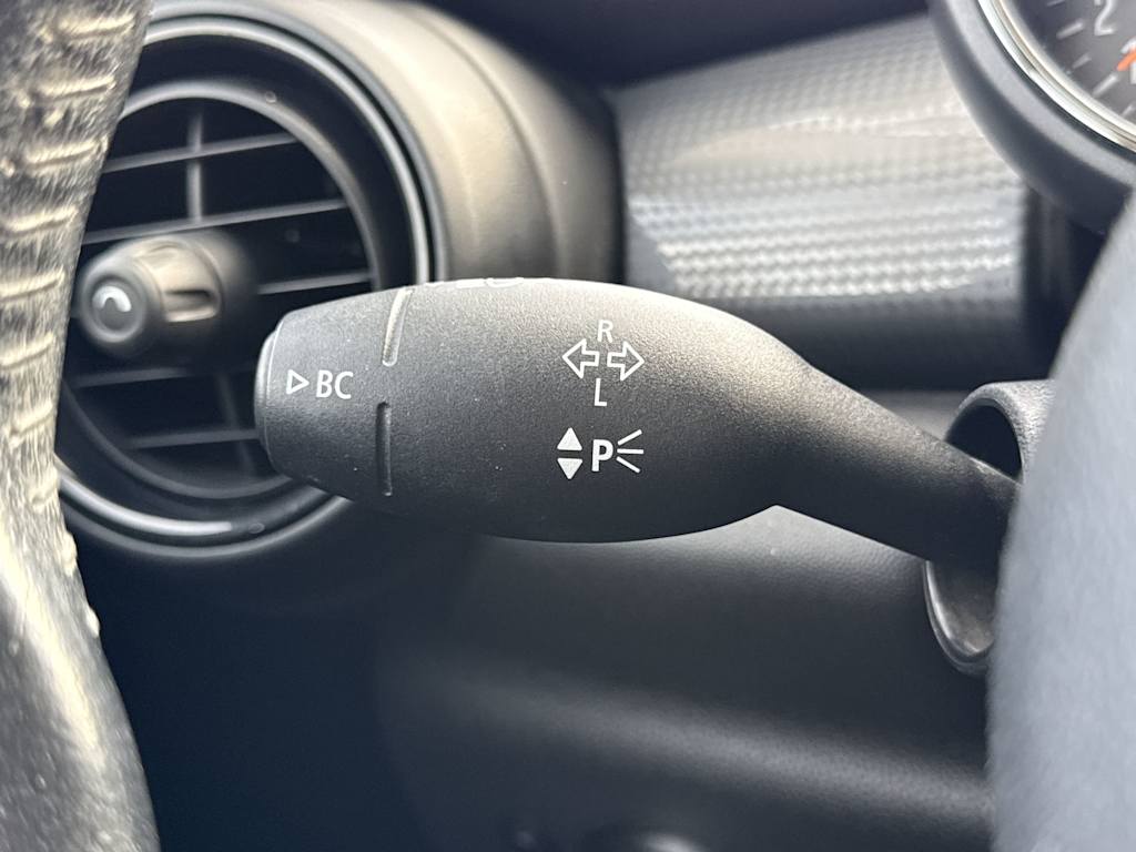 Thumbnail: 2015 MINI Cooper - 15