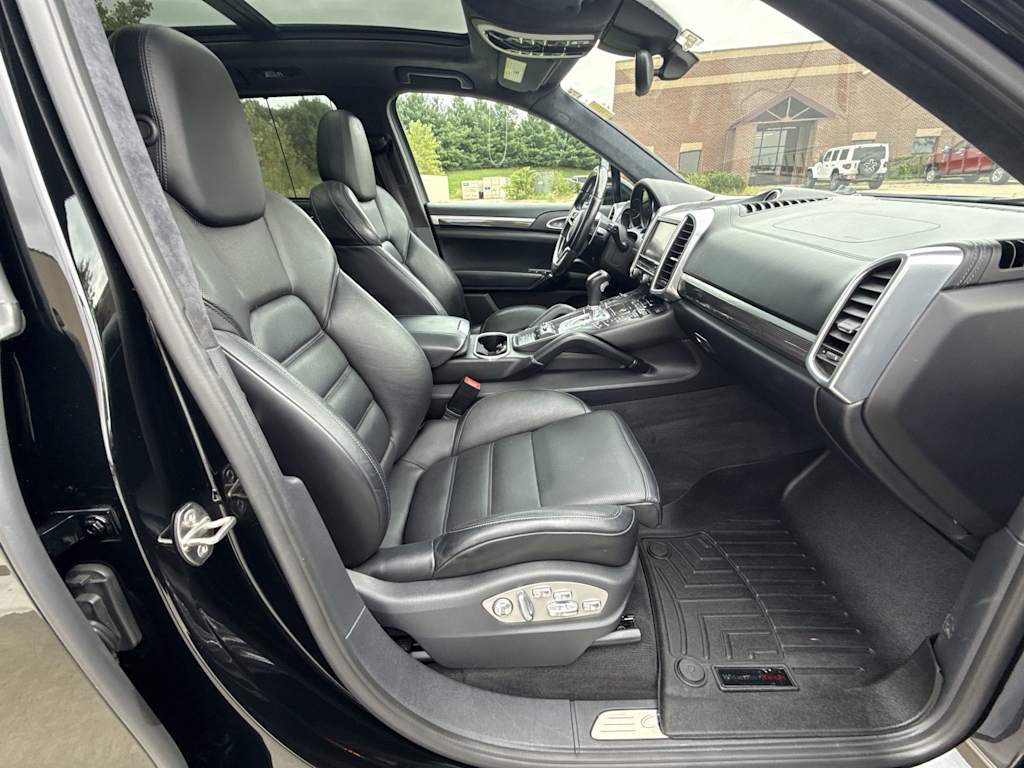 Thumbnail: 2016 Porsche Cayenne - 30
