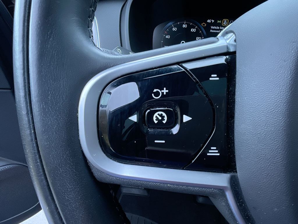 Thumbnail: 2020 Volvo XC90 - 33