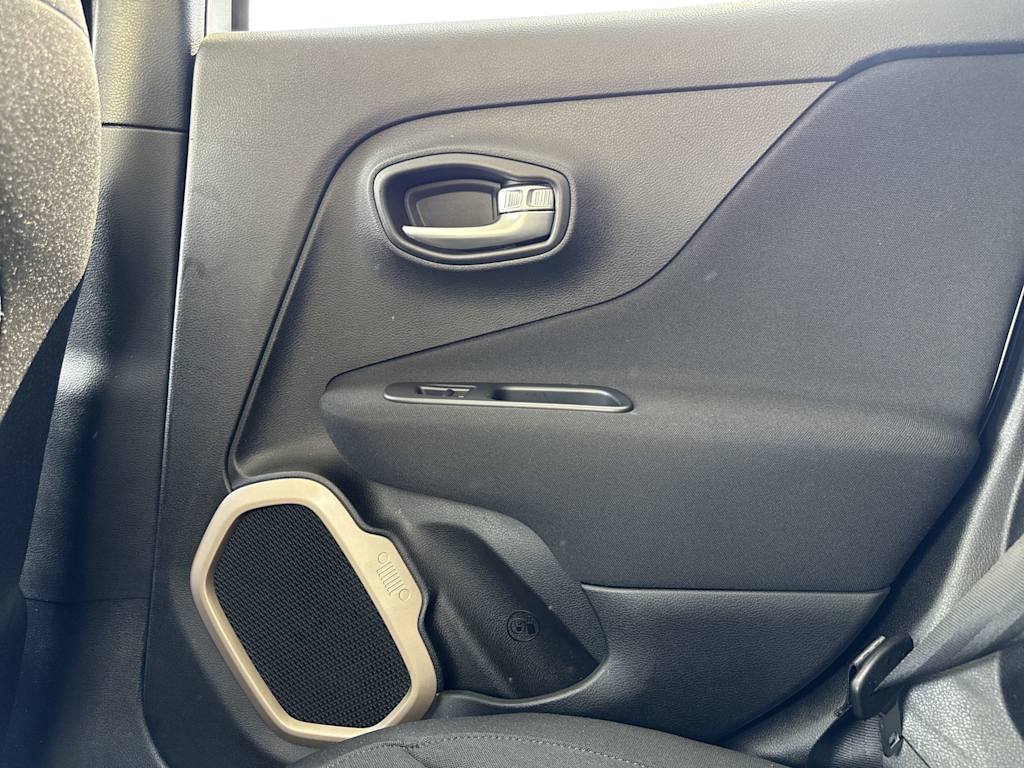 Thumbnail: 2016 Jeep Renegade - 39