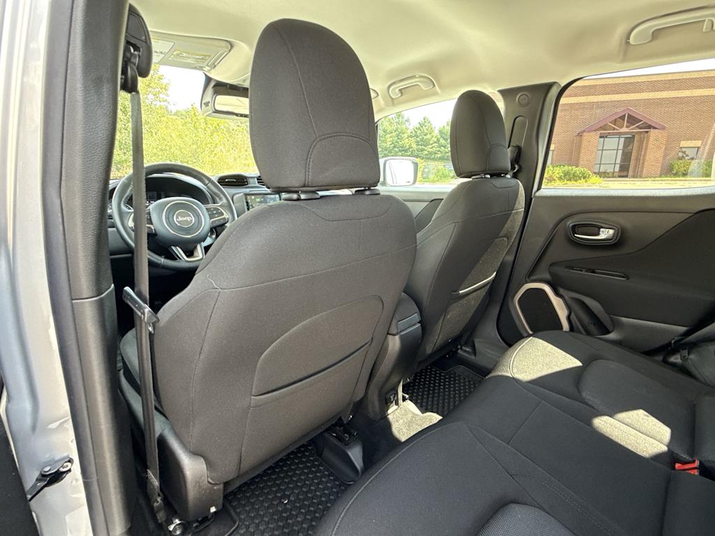 Thumbnail: 2016 Jeep Renegade - 13