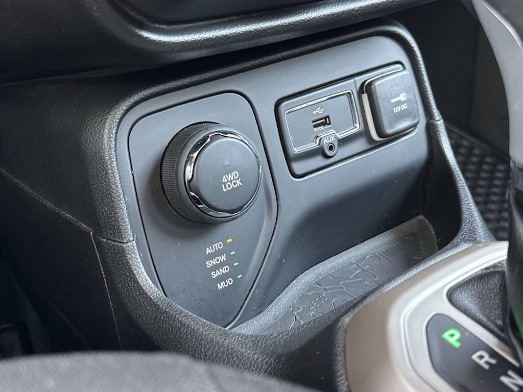 Thumbnail: 2016 Jeep Renegade - 37