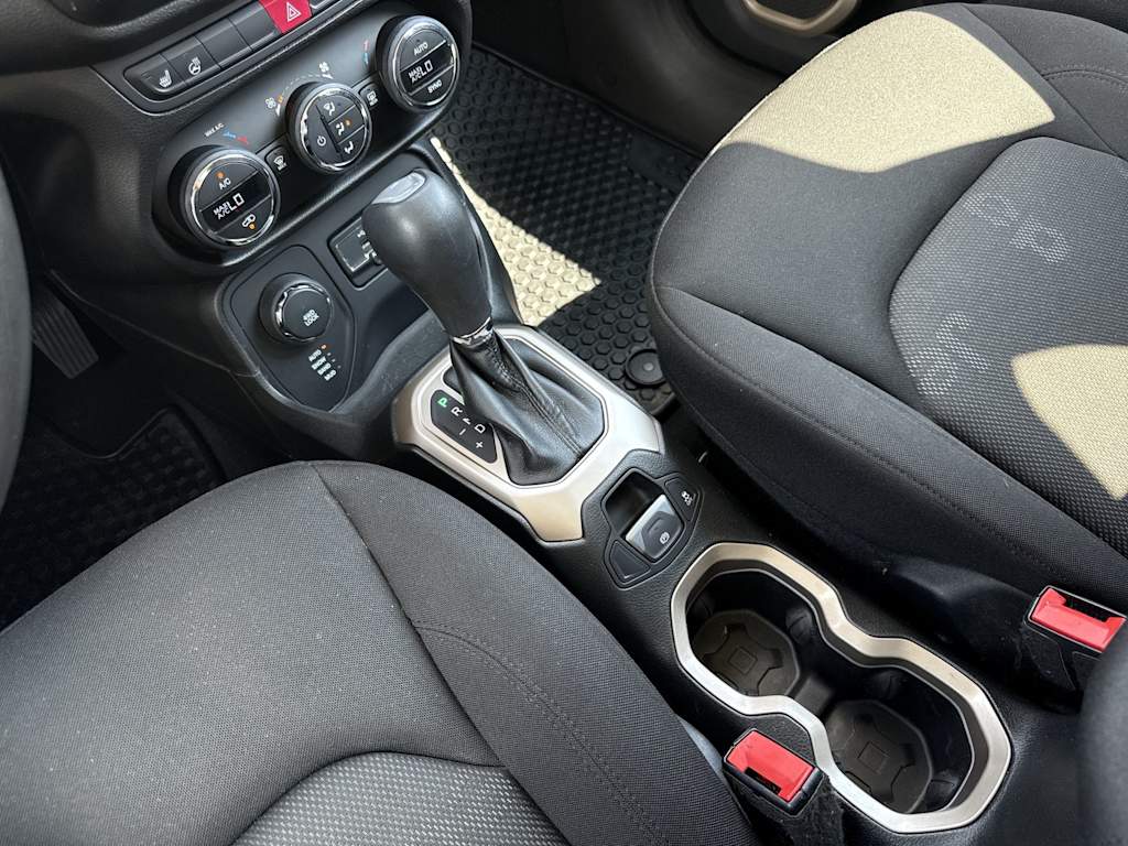 Thumbnail: 2016 Jeep Renegade - 15
