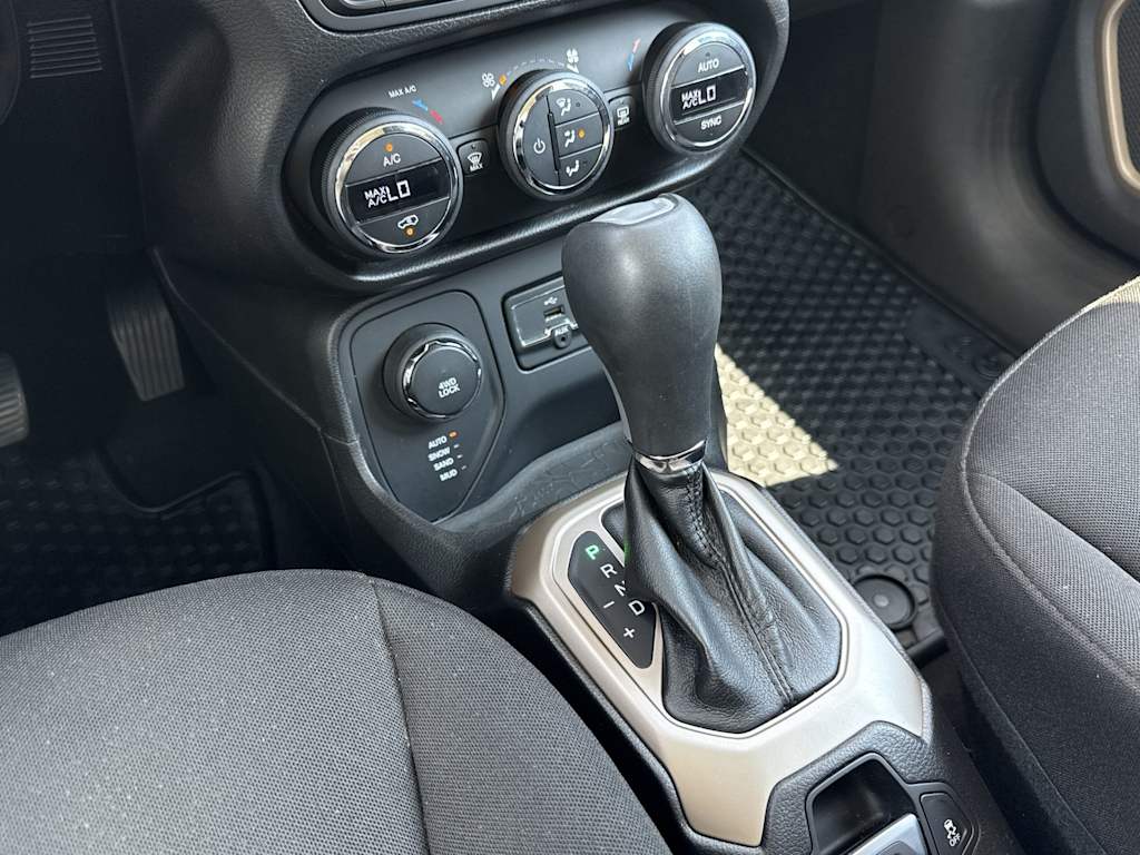 Thumbnail: 2016 Jeep Renegade - 38