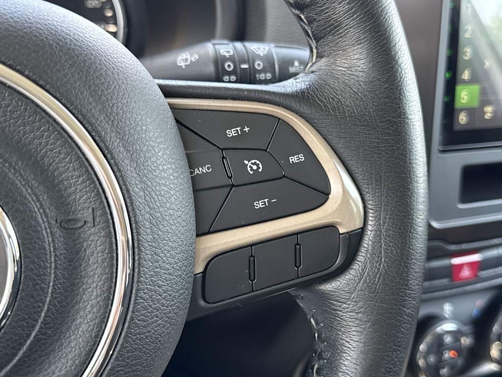 Thumbnail: 2016 Jeep Renegade - 32