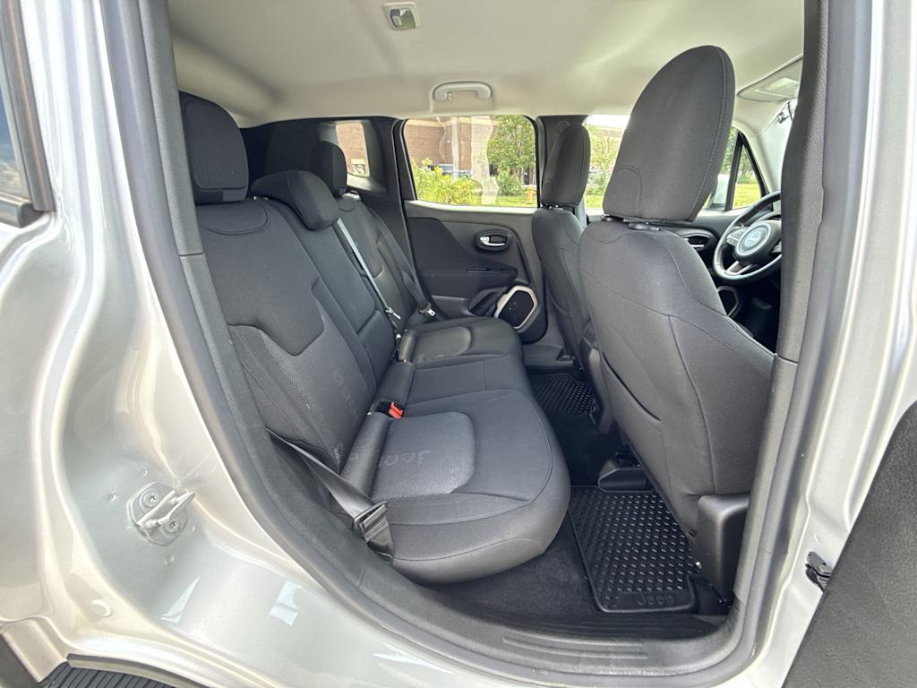 Thumbnail: 2016 Jeep Renegade - 29