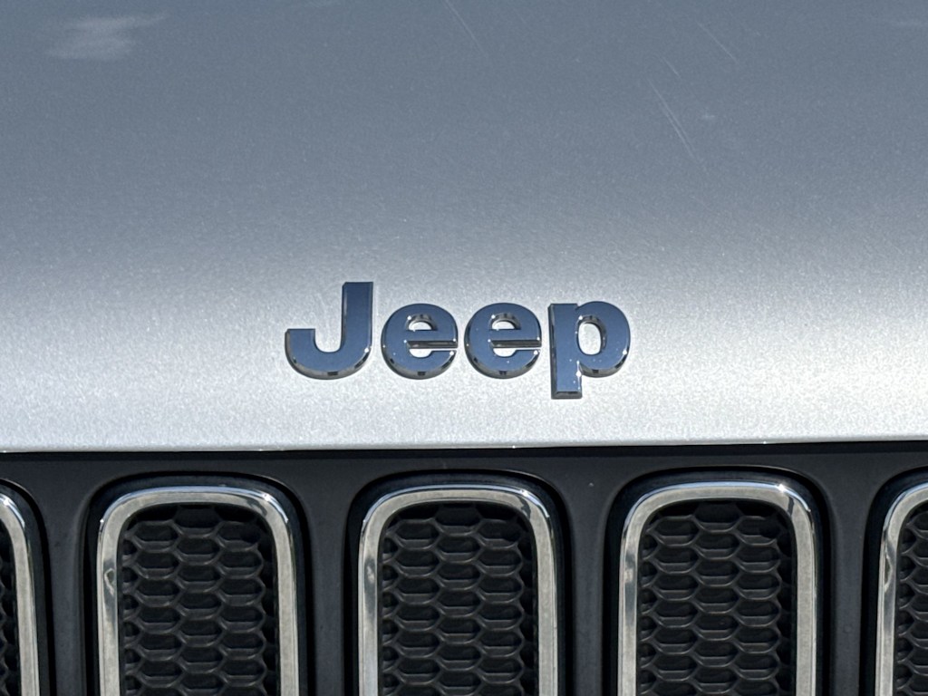 Thumbnail: 2016 Jeep Renegade - 25