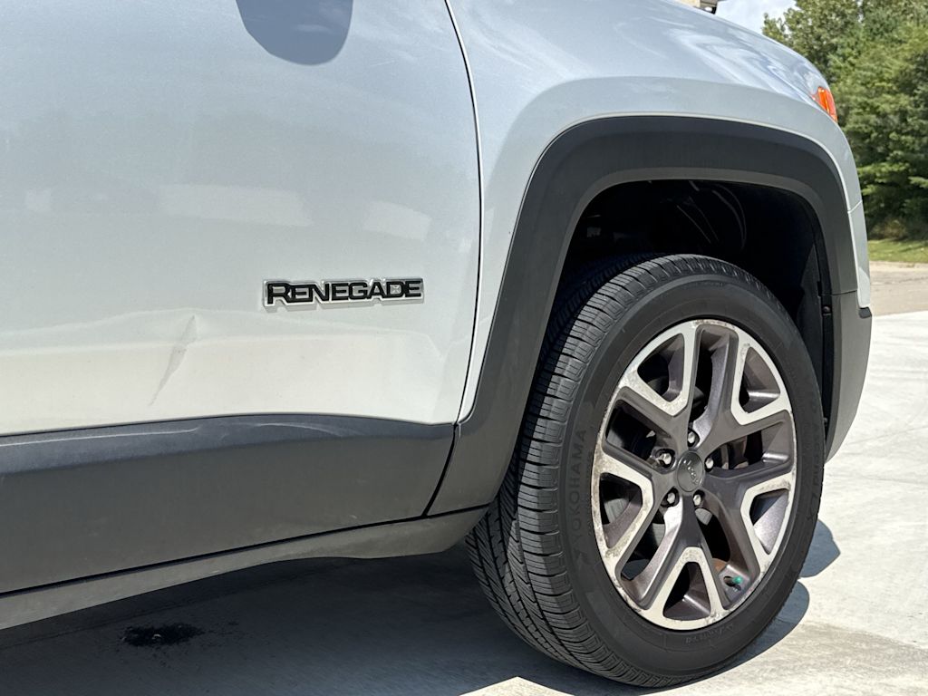 Thumbnail: 2016 Jeep Renegade - 8