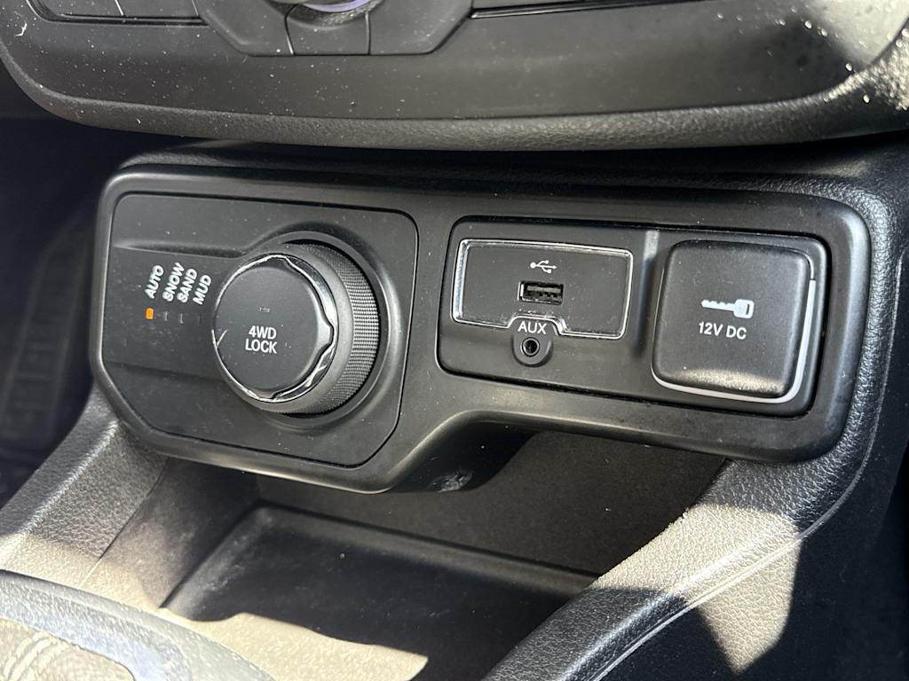 Thumbnail: 2019 Jeep Renegade - 36