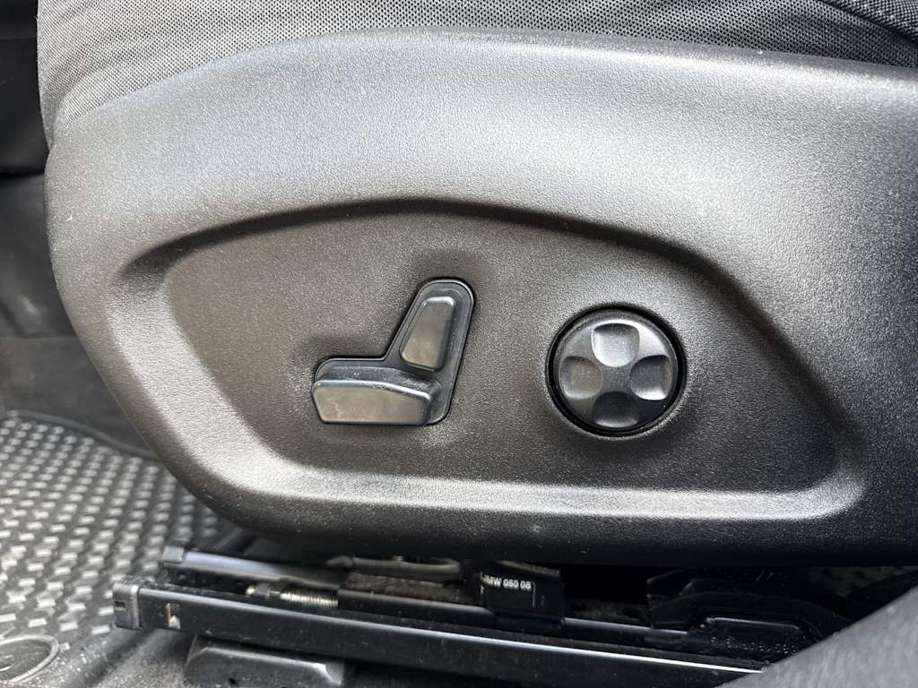 Thumbnail: 2019 Jeep Renegade - 26