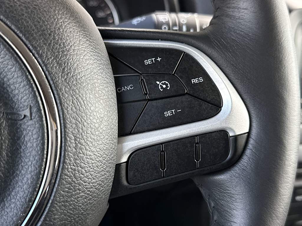 Thumbnail: 2019 Jeep Renegade - 31