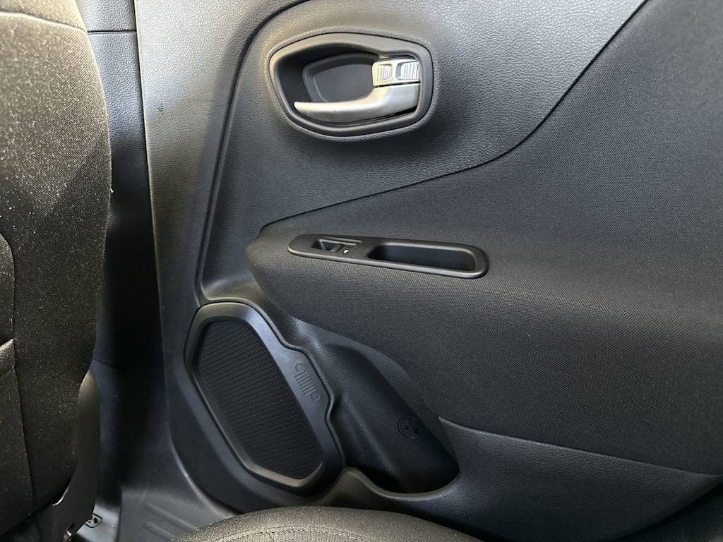 Thumbnail: 2019 Jeep Renegade - 39