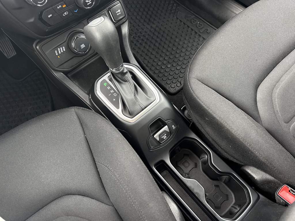 Thumbnail: 2019 Jeep Renegade - 15