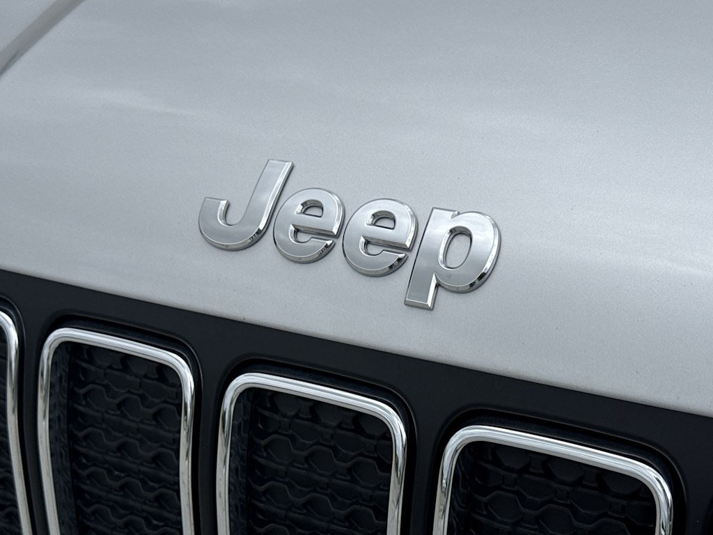 Thumbnail: 2019 Jeep Renegade - 7