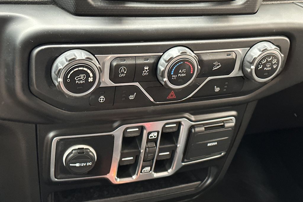 Thumbnail: 2020 Jeep Wrangler - 27