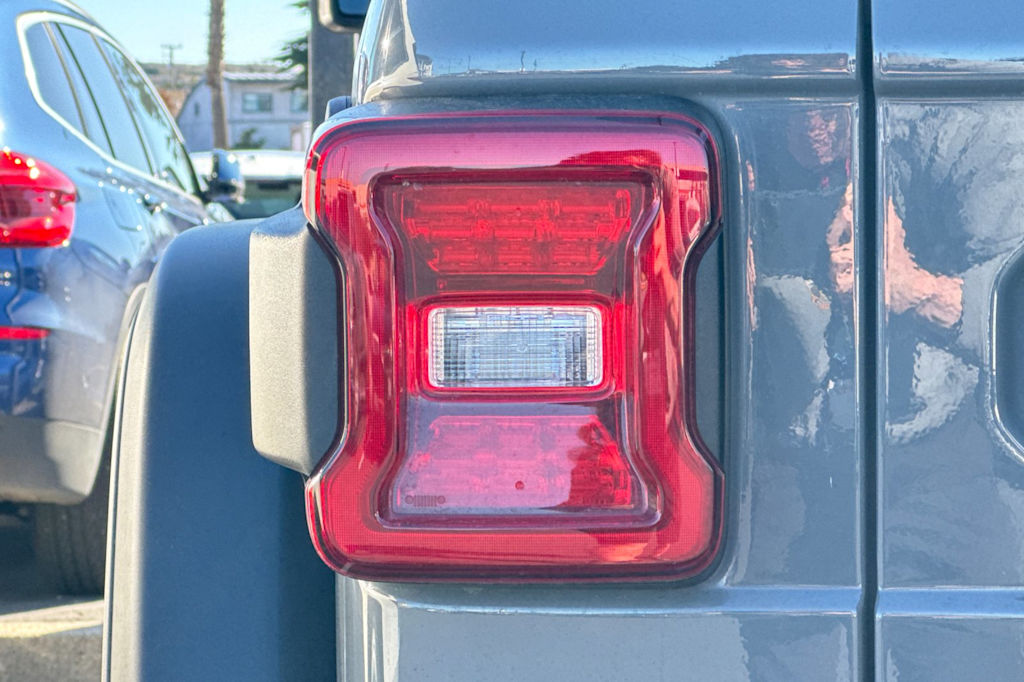 Thumbnail: 2021 Jeep Wrangler - 14