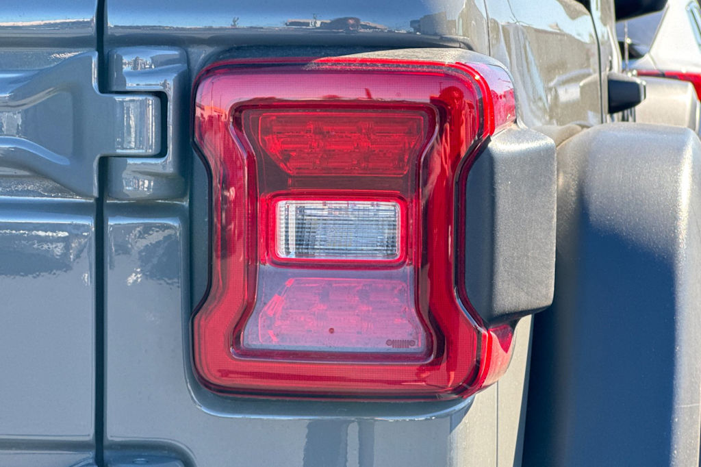 Thumbnail: 2021 Jeep Wrangler - 15