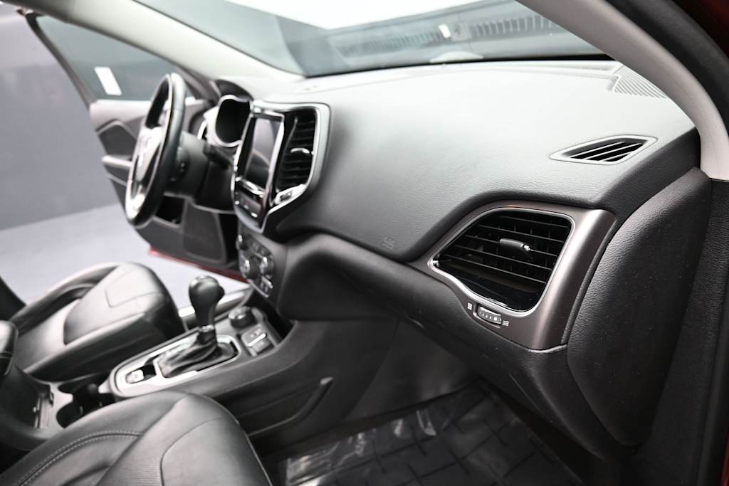 Thumbnail: 2020 Jeep Cherokee - 6