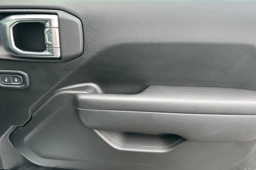 Thumbnail: 2023 Jeep Gladiator - 23