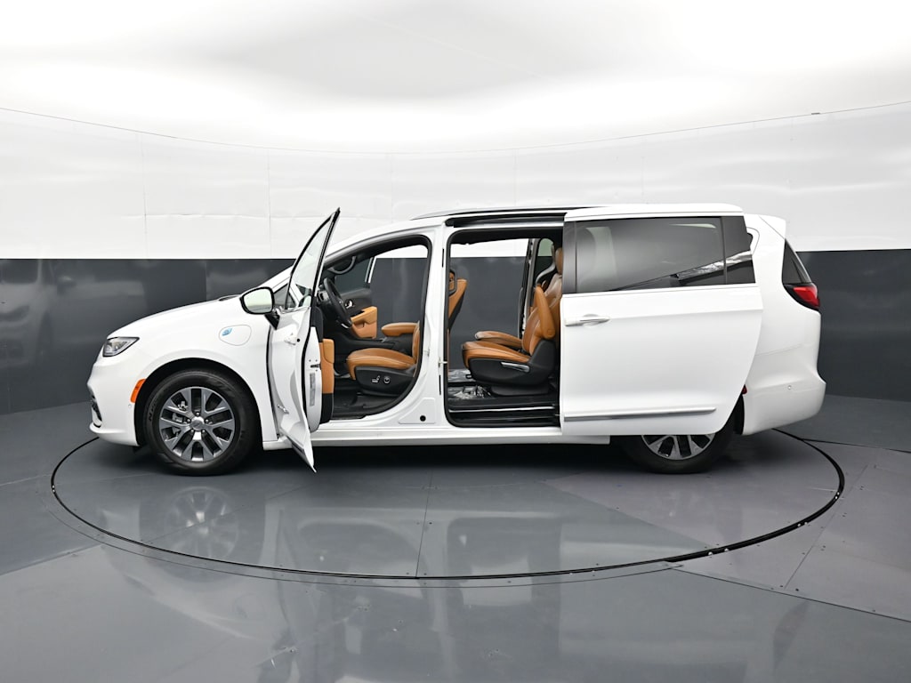 Thumbnail: 2023 Chrysler Pacifica - 43