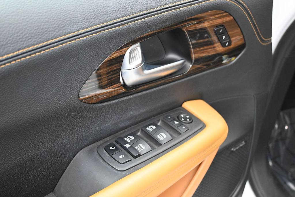 Thumbnail: 2023 Chrysler Pacifica - 16