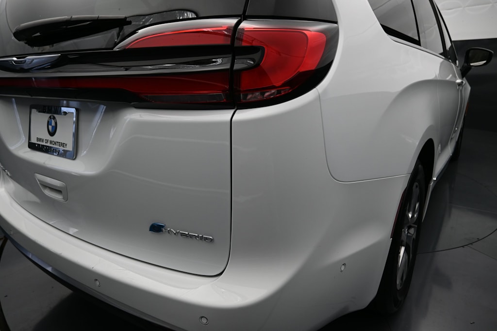 Thumbnail: 2023 Chrysler Pacifica - 23