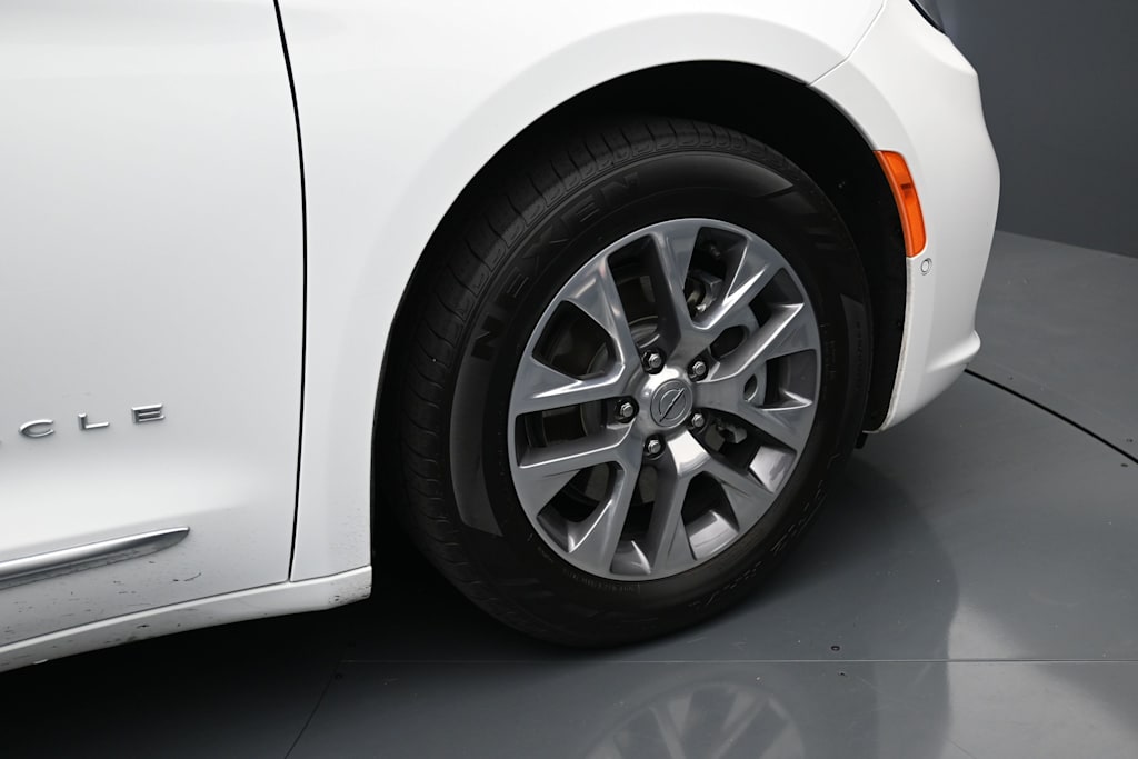 Thumbnail: 2023 Chrysler Pacifica - 8