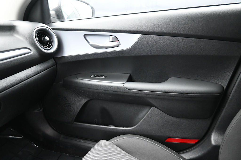 Thumbnail: 2024 Kia Forte - 20