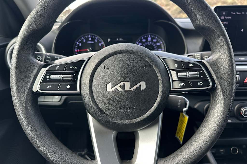 Thumbnail: 2023 Kia Forte - 25