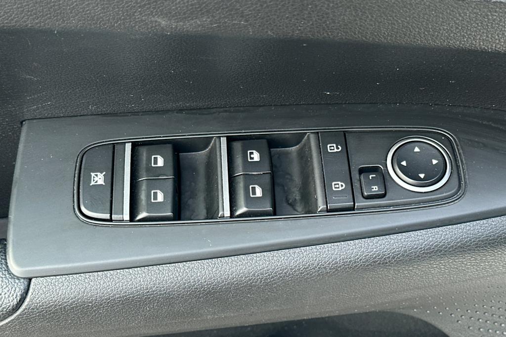 Thumbnail: 2023 Kia Forte - 20