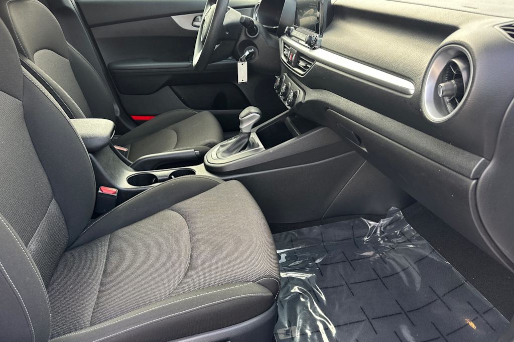 Thumbnail: 2023 Kia Forte - 10