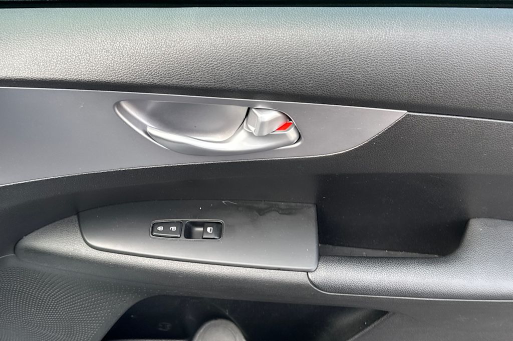 Thumbnail: 2023 Kia Forte - 22