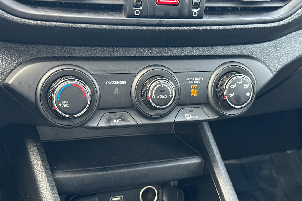 Thumbnail: 2023 Kia Forte - 24