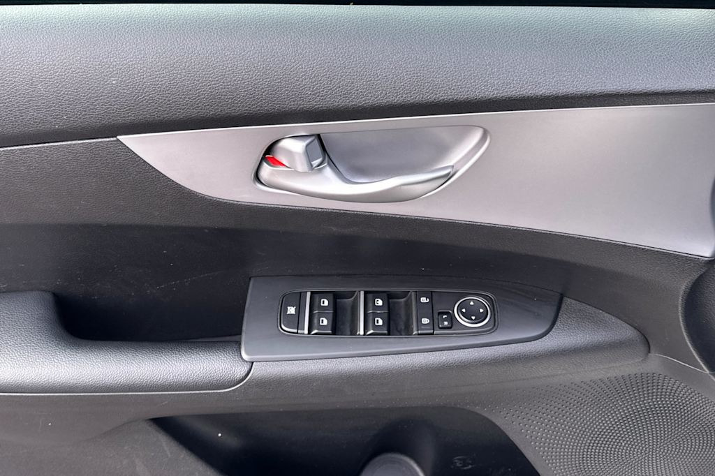 Thumbnail: 2023 Kia Forte - 19