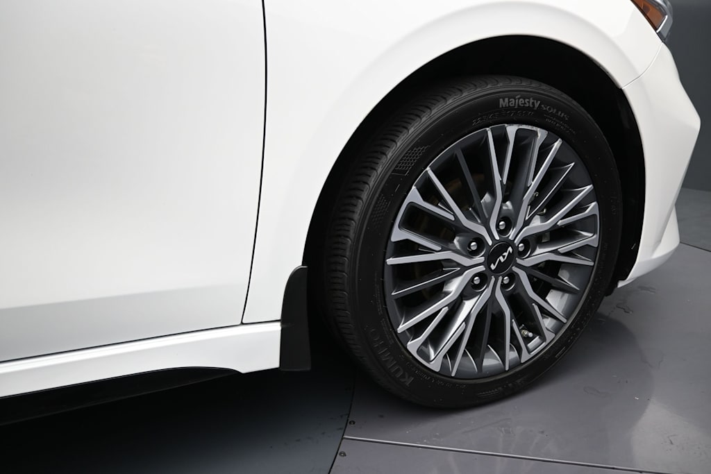 Thumbnail: 2023 Kia Forte - 7