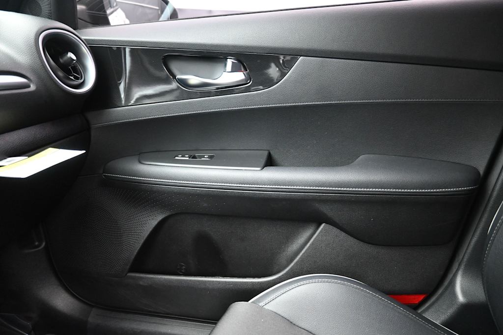 Thumbnail: 2023 Kia Forte - 19