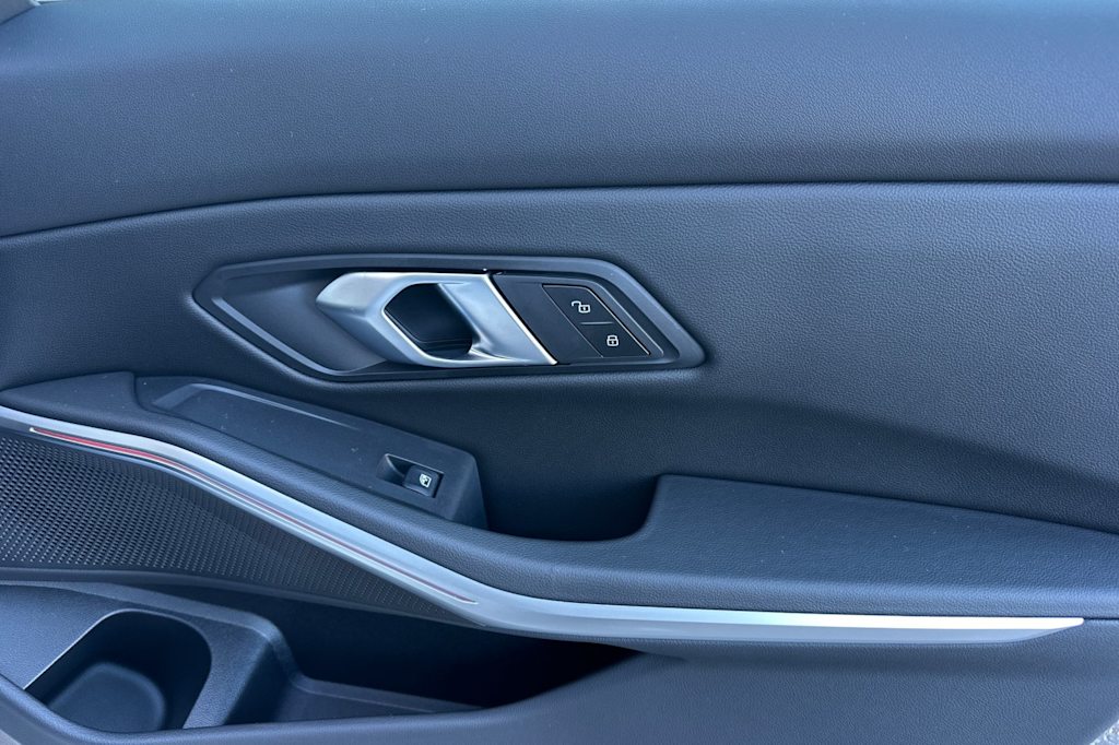 Thumbnail: 2025 BMW 3 Series - 7