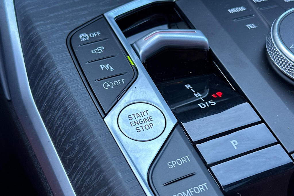 Thumbnail: 2025 BMW 3 Series - 16