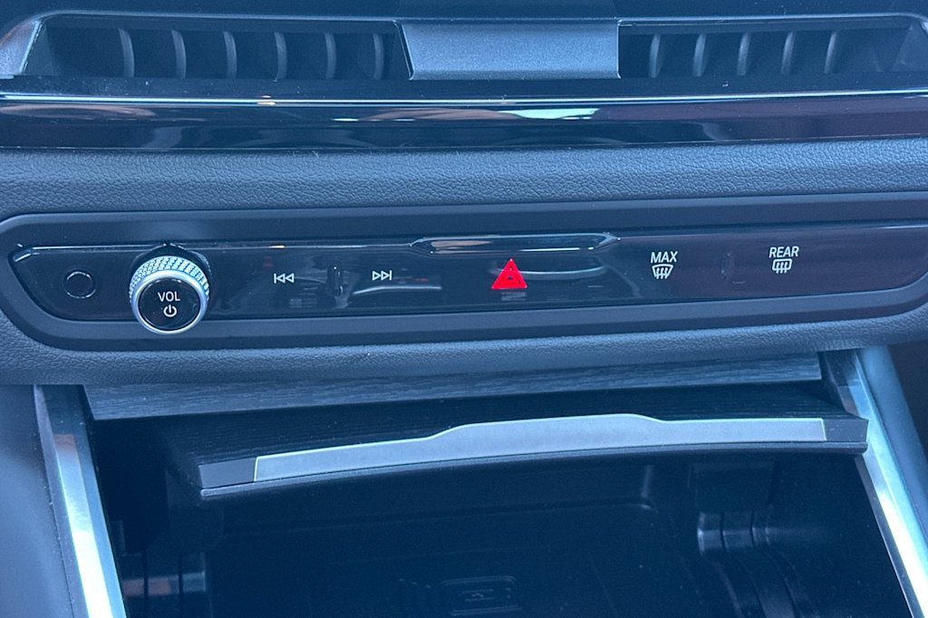 Thumbnail: 2025 BMW 3 Series - 27