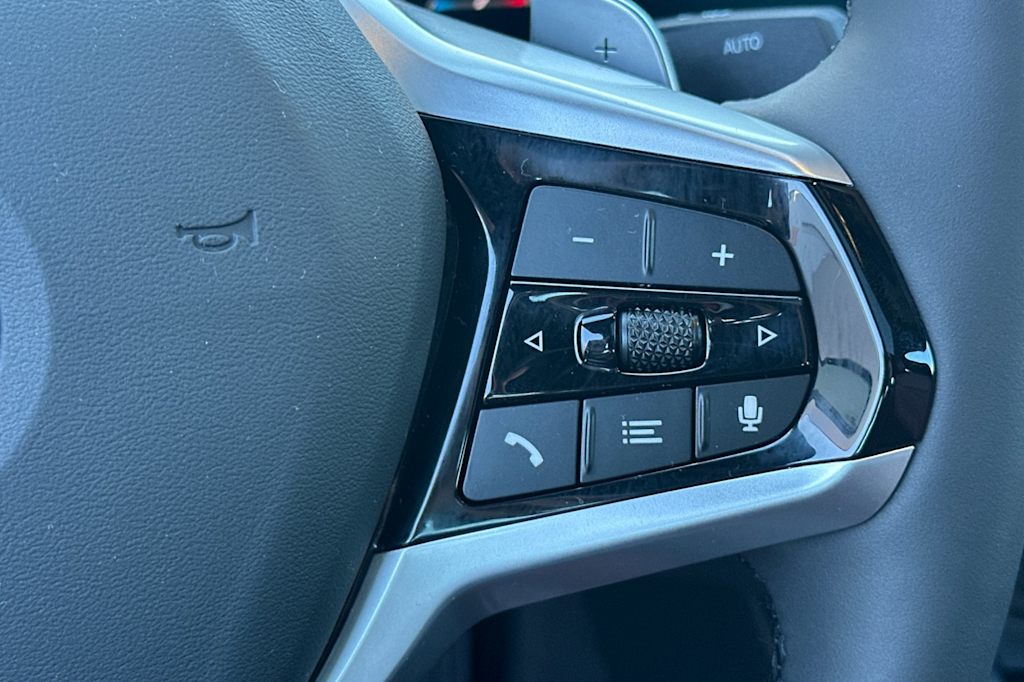 Thumbnail: 2025 BMW 3 Series - 30