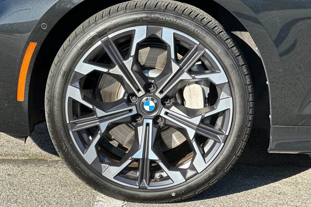 Thumbnail: 2025 BMW 3 Series - 8