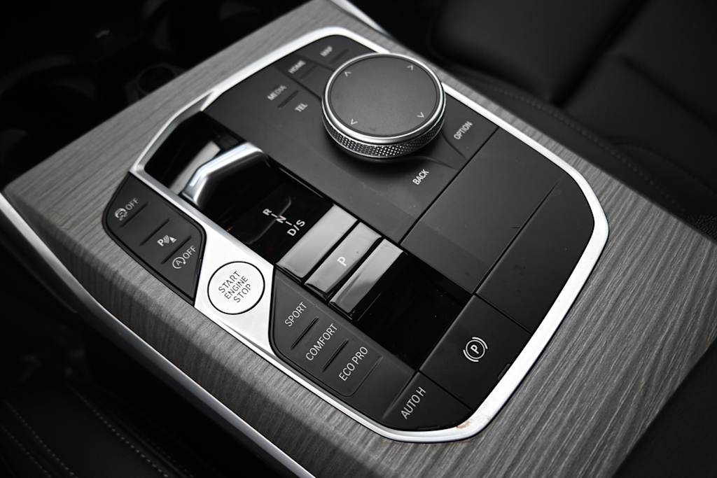 Thumbnail: 2026 BMW 3 Series - 10