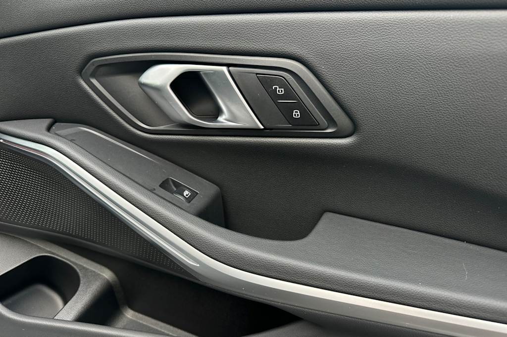 Thumbnail: 2025 BMW 3 Series - 23