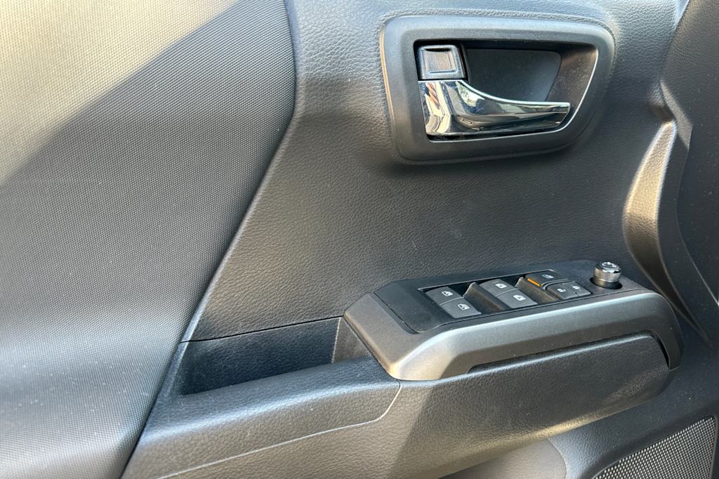 Thumbnail: 2023 Toyota Tacoma - 19