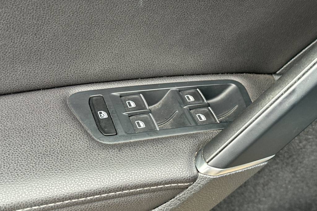 Thumbnail: 2015 Volkswagen Golf - 21