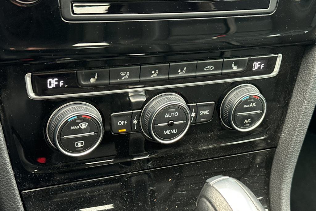 Thumbnail: 2015 Volkswagen Golf - 26